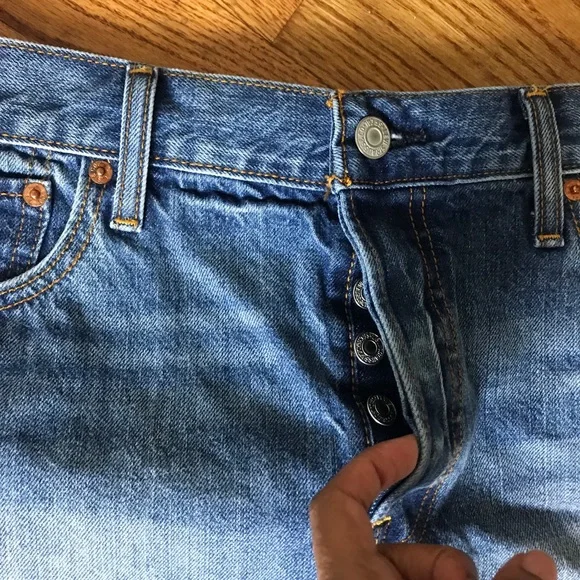 Levi’s Cutoff Shorts - Picture 3 of 7